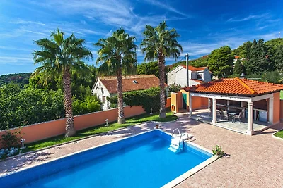 Villa mit Meerblick und Pool