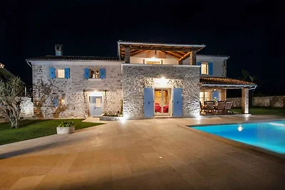 Villa mit Pool und Klimaanlage