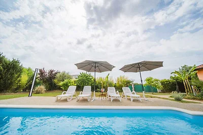 Villa mit Pool ruhig gelegen