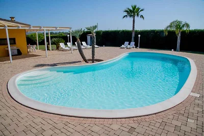 Villa mit Aussenpool und Internet