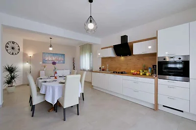 Ferienhaus mit Pool und Terrasse