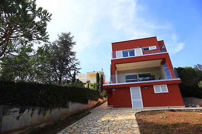 Villa mit Pool und direkt am Strand