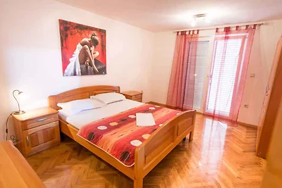Ferienwohnung modern ausgestattet mit Pool