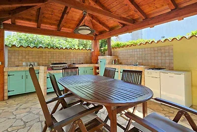 Ferienwohnung mit Pool und Garten