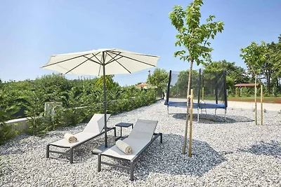 Villa mit Pool, nur wenige Minuten von Poreč