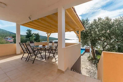 Ferienhaus mit Aussenpool und Anlegeplatz