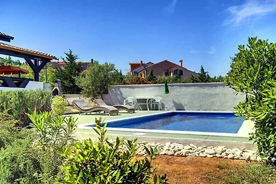 Villa mit Pool und Grill