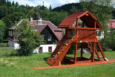 Ferienhaus mit Kaminofen in Hanglage