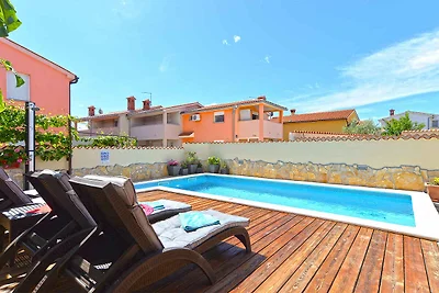 Ferienhaus mit Pool und Klimaanlage