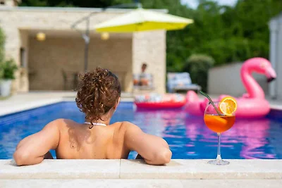 Ferienhaus mit Aussenpool und Terrasse