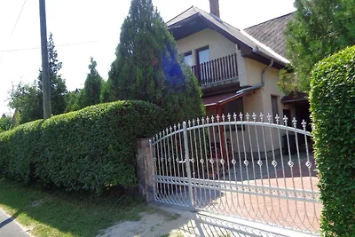 Ferienhaus mit Garten und Grill