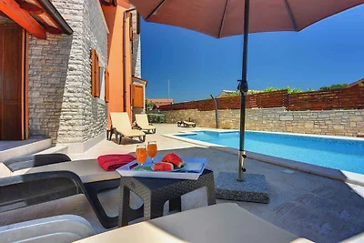 Villa mit Pool und Meerblick