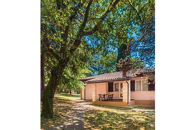 Bungalow mit Aussenpool