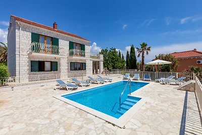 Villa mit Meerblick und Pool