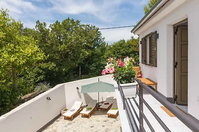 Ferienhaus mit Pool und Grill