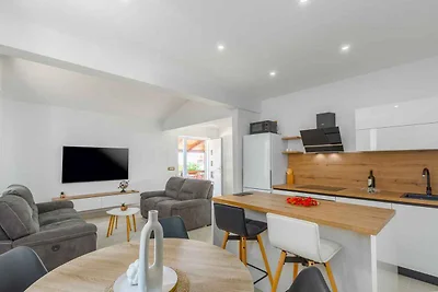 Ferienwohnung mit Klimaanlage und Balkon