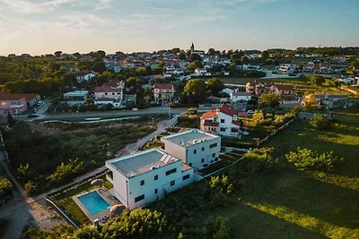 Villa mit Klimaanlage und Aussenpool