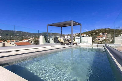 Ferienhaus mit Pool und Meerblick