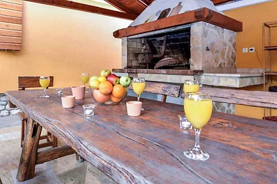 Villa mit Pool und Klimaanlage