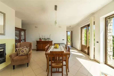 Ferienhaus mit Garten und Klimaanlage