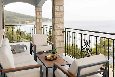 Ferienhaus mit Pool und Meerblick