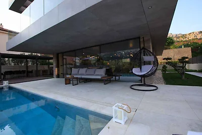 Villa mit Pool und Wellness