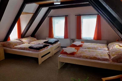 Ferienhaus mit Kaminofen in Hanglage