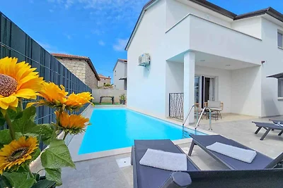 Ferienhaus auf zwei Etagen mit Garten und