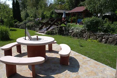 Ferienwohnung mit Gartenpavillon und Grill