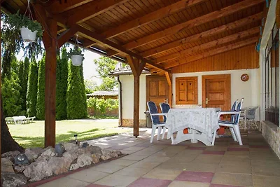 Ferienhaus ordentlich mit grossem Garten