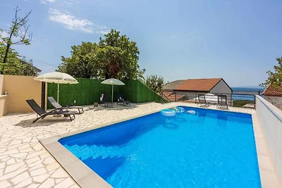 Ferienhaus mit Pool und Klimaanlage