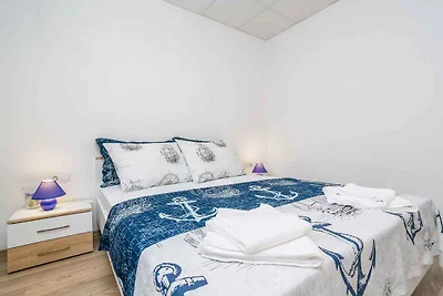 Ferienwohnung mit Pool und Meerblick