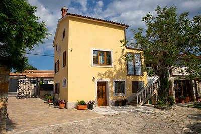 Ferienwohnung mit Pool und Spielplatz