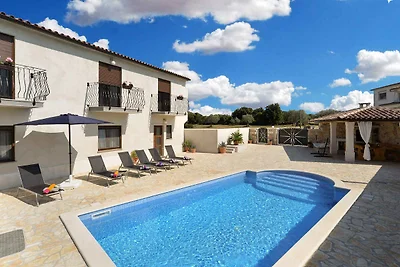 Ferienhaus mit Pool und Klimaanlage