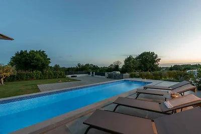 Villa mit Aussenpool