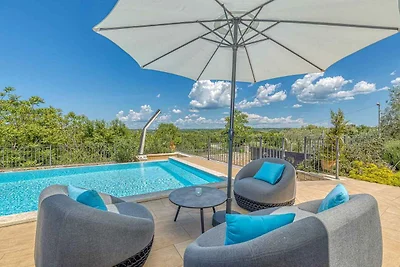 Villa mit Infinity Pool