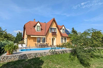 Ferienhaus mit Aussenpool, Grill und grossem