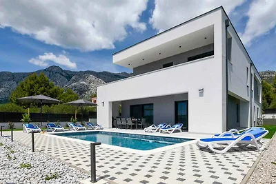 Villa mit Klimaanlage und Pool