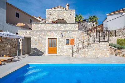 Villa mit Pool und Panoramablick