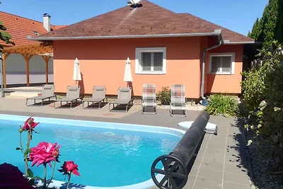 Ferienhaus mit Pool und Internet