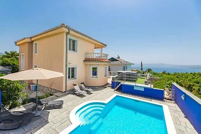 Villa mit Swimmingpool und Whirlpool