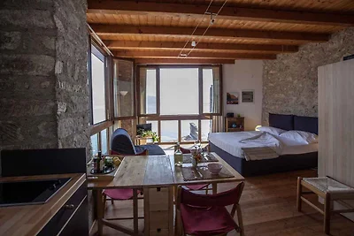 Studio rustikal eingerichtet, mit Blick auf S