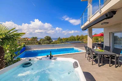 Ferienhaus mit Swimmingpool und Meerblick