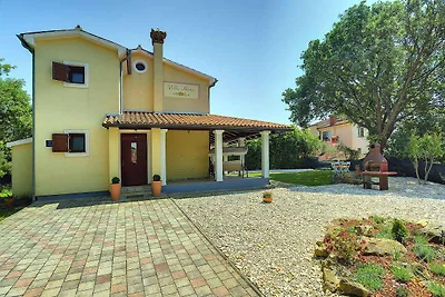 Villa mit Pool und Klimaanlage