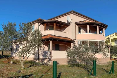 Ferienwohnung mit Balkon, modern eingerichtet