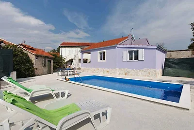 Ferienhaus mit Pool und Internet