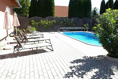 Ferienhaus mit Pool und Internet