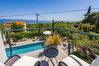 Villa mit Pool in ruhiger Lage