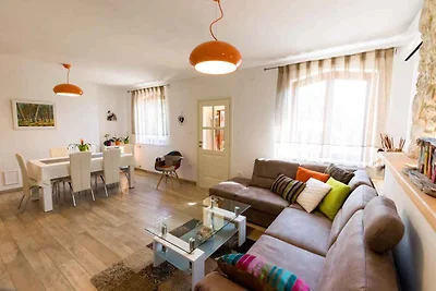 Ferienhaus mit Pool, modern eingerichtet