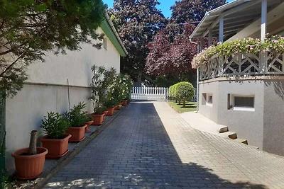 Ferienhaus mit Garten und Grill